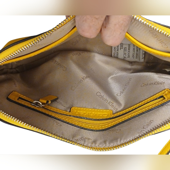 Calvin Klein - NWOT, Yellow Crossbody Bag, Adjustable Strap, Zippered Closure, - Picture 5 of 12